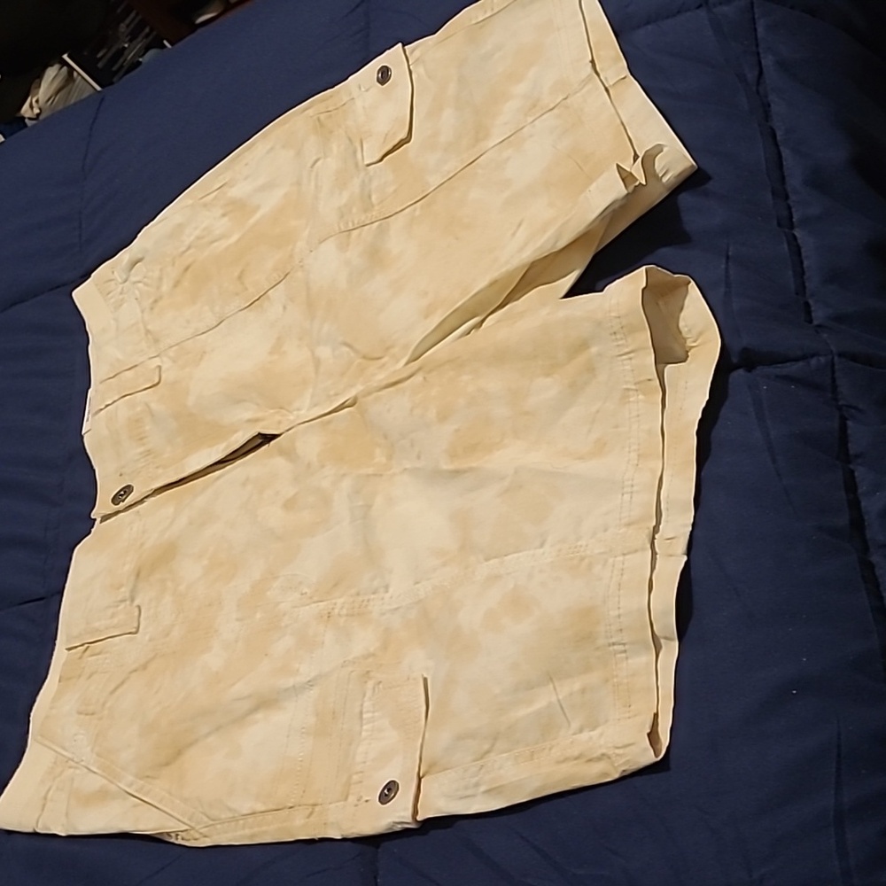 NWT, mid rise shorts, Size 18
